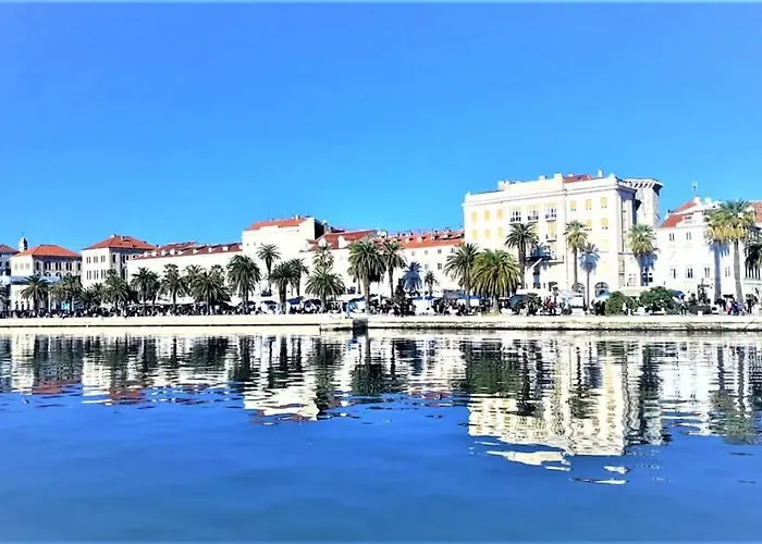 Nada In The Center Of Apartman