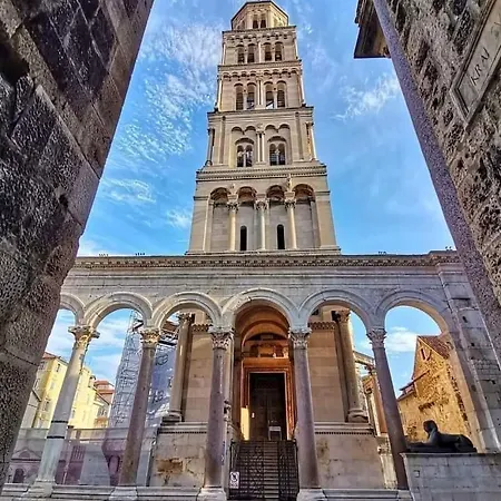 Nada In The Center Of Апартаменты Сплит