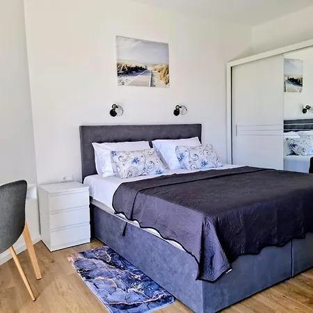 Nada In The Center Of * Сплит