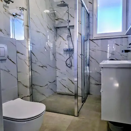 Nada In The Center Of * Сплит